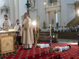 Diakonenweihe im Fuldaer Dom (Foto: Karl-Franz Thiede)